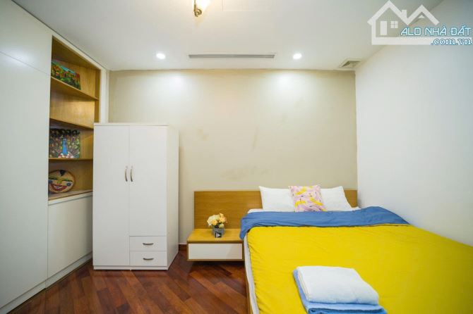 Căn to giá rẻ tại ROYAL CITY giá đẹp nhà tầng cao . - 3