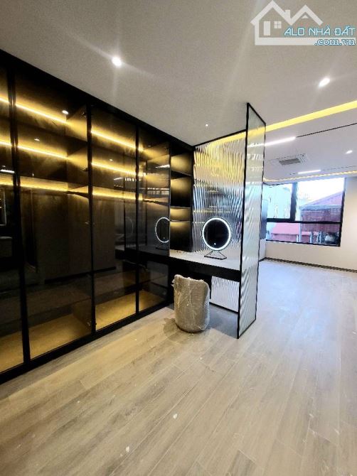 SIÊU PHẨM NGỌC THUỴ 55M2 - 8TẦNG THANG MÁY - GARA 2 OTO -NỘI THẤT SANG TRỌNG ĐẲNG CẤP 5SAO - 3