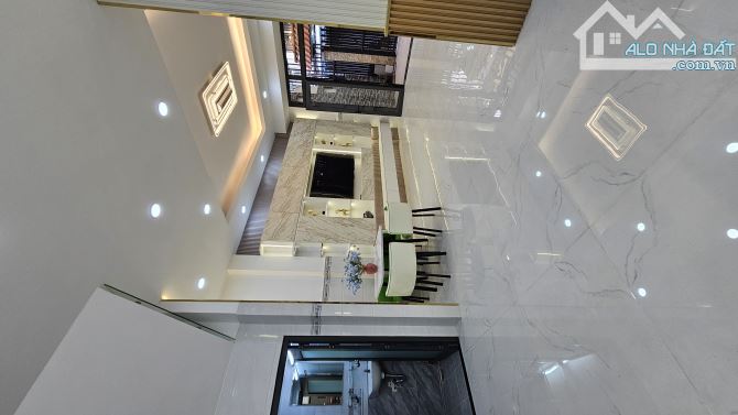Sát mặt tiền xe hơi Ngang 6 x 11 nhà mới 3 tấm 79 triệu Q7 - 3