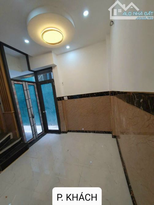 Bán nhà mini house xinh thông minh, 3 tầng Trần Quý Cáp, DT 40m2 có 2.7 tỷ, 60 triệu/m2 - 3