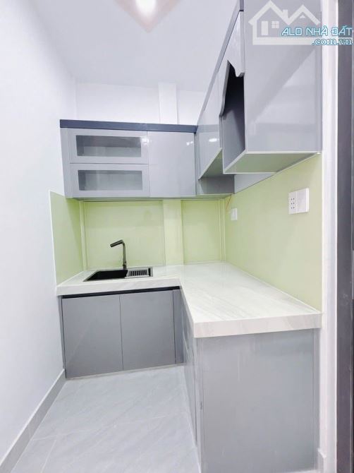 BÁN NHÀ MỚI ĐẸP 2 TẤM QUẬN 4 DT 45m2 HẺM 1/ SÁT MT KHU DÂN CƯ 3PN + 2WC GIÁ 4TỈ 5 TL - 3