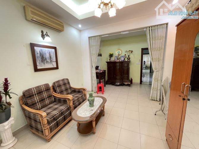 Tạ Quang Bửu quận 8 120m2 3 tầng giá chỉ 24 tỷ - 3