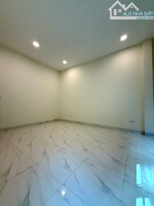 Phố Tô Vĩnh Diện - Thanh Xuân - 20M RA ĐƯỜNG Ô TÔ - NHÀ DÂN XÂY CHẮC CHẮN -60m2  x 5 TẦNG - 3