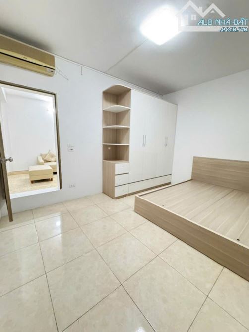 Bán nhanh căn tập thể 2PN, giá tốt phố Linh Lang, DTSD 60m2 2 ngủ. - 3