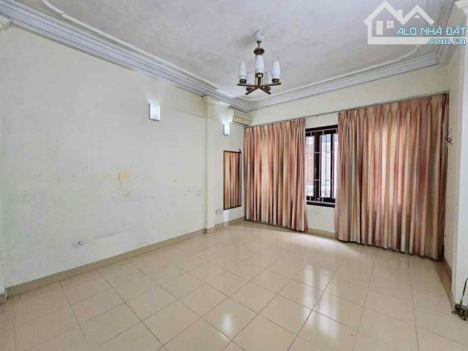 💥NGUYỄN CHÍ THANH - KHU PHÂN LÔ DÂN XÂY - 2 MẶT THOÁNG - Ô TÔ DỪNG ĐỖ - GẦN PHỐ - DT 42 M - 3