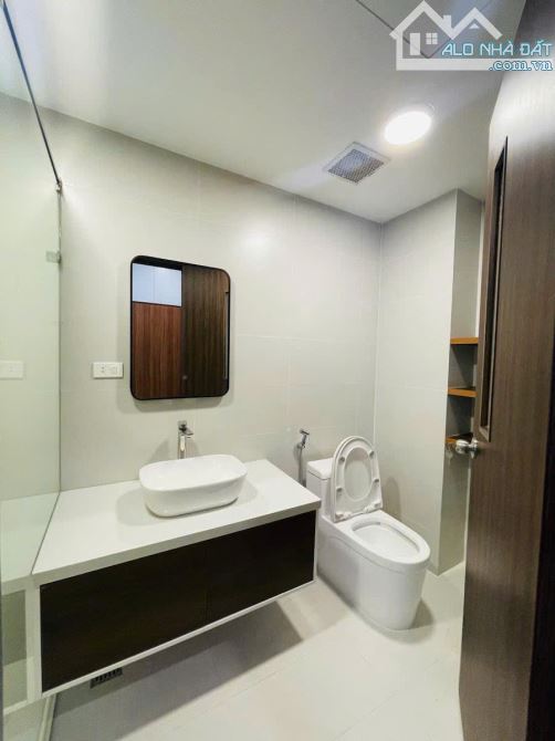 NHÀ PHÂN LÔ 1 NHÀ RA PHỐ VỈA HÈ  Ô TÔ 16 CHỖ RỘNG 70m 6 TẦNG 29 TỶ HOÀNG QUỐC VIỆT - 3