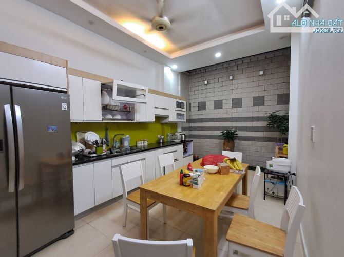 Bán nhà Đê La Thành - Đống Đa - 56m -5 tầng - phân lô - oto-18.8 tỷ - 3