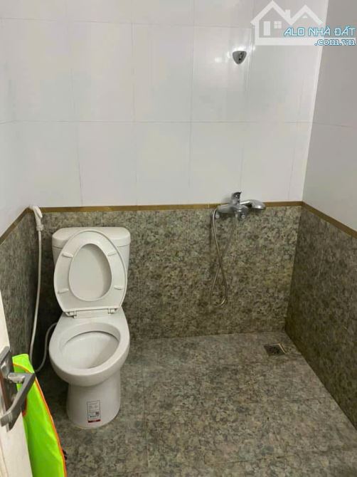 Cho thuê nhà nguyên căn tại ngõ 5 Hoàng Quốc Việt, Cầu Giấy. DT gần 40m x 5 tầng, giá - 3