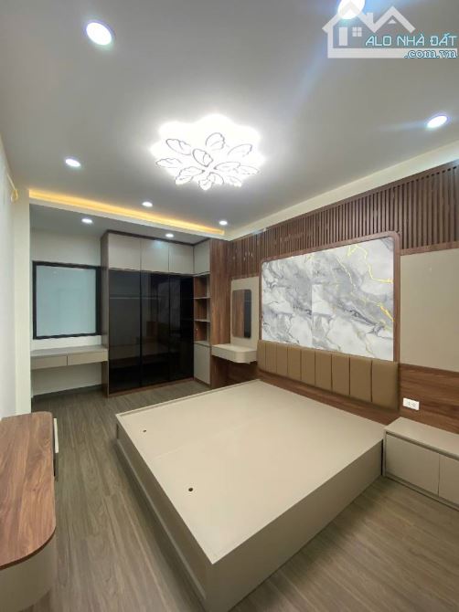 BÁN NHÀ BÁT KHỐI – 5 TẦNG – 30M² – 5,15 TỶ – Ô TÔ ĐỖ CỔNG – Ở NGAY - 3