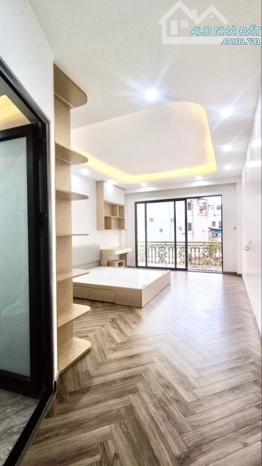 Bán Nhà Phân Lô Văn La 50m 5 Tầng MT 5.5m Ô Tô Tránh Vỉa Hè 15.3 Tỷ - 3