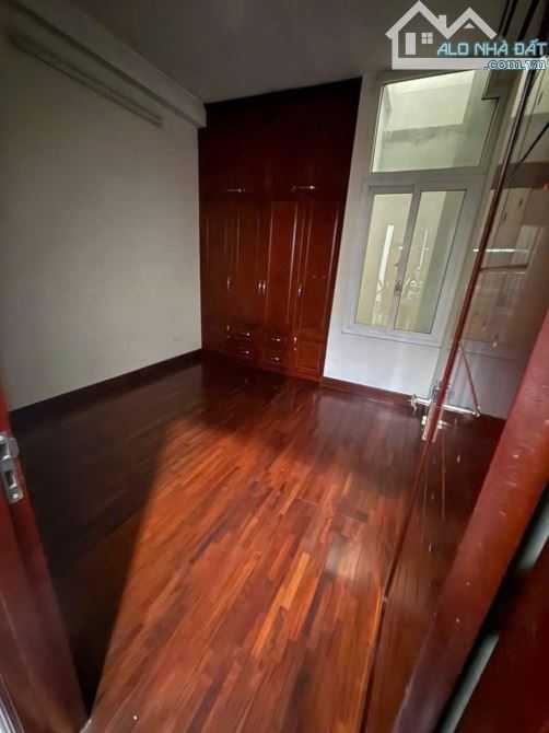 Cho thuê nhà nguyên căn Nam Dư , Hoàng Mai. Diên tích 45m 5 tầng, dân cư an ninh tốt, 2 ô - 3