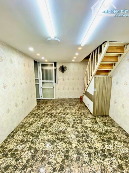 Cho thuê nhà cấp 4 ngõ 169 Mai Hắc Đế, Lê Đại Hành, Hai Bà Trưng. DT 35m giá 8 triệu - 3