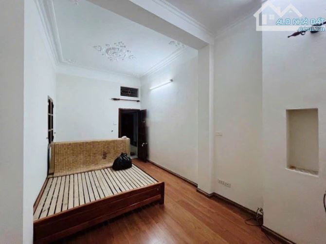 Cho thuê nhà ngõ 1194 Đường Láng, Láng Thượng , Đống Đa, Hà Nội. DT 40m2 x 3 tầng, giá - 3