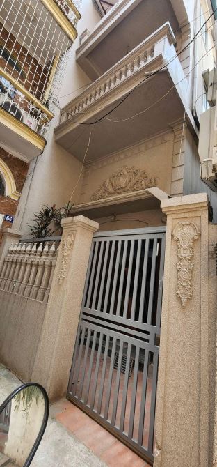 Cho thuê nhà nguyên căn ngõ 64 Vương Thừa Vũ- Thanh Xuân. Dt 57m 4 tầng, giá 18tr-bàn - 3