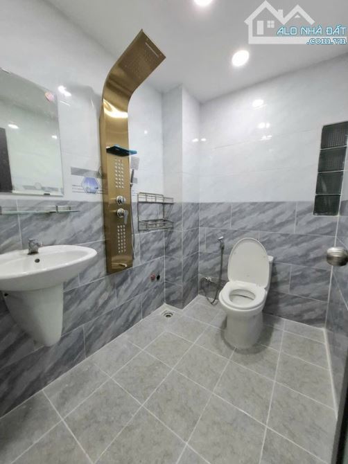 Bán nhà đẹp gần Quận 4, hẻm thông, 3 tầng, Quận 7 - 4