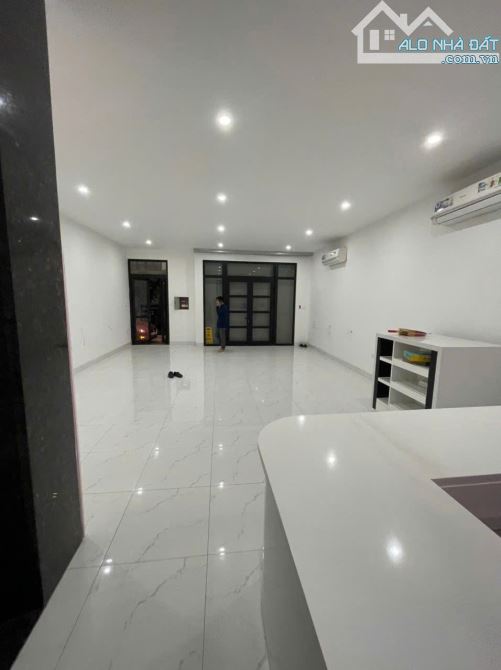 Cho thuê nhà Tố Hữu - Mỗ Lao. DT 90m2, 6 tầng thông sàn, thang máy, full điều hòa - 4