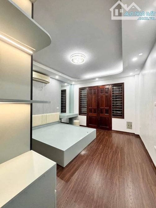 Bán Nhà Trần Đại Nghĩa – 45m²– 5 Tầng – MT 4m – Lô Góc, Ô Tô Đỗ Cửa – Giá 10 Tỷ - 4