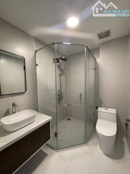 Bán nhà Phố Lạc Long Quân 33m2 tặng full nội thất - 4