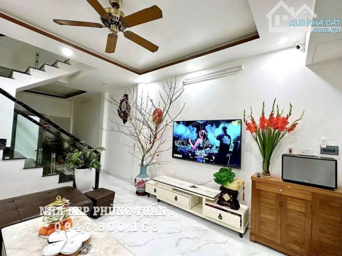 P Tuấn... Nhà 193 Văn Cao DÂN XÂY ĐỘC LẬP Chỉ việc sách vali về ở• OTO đỗ cửa - 4