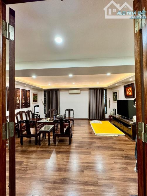 Cực Hiếm - Mặt Phố Ngã 4 Nguyễn Phong Sắc - Trần Thái Tông Kinh Doanh VIP 62m2 MT 5m 36 tỷ - 4