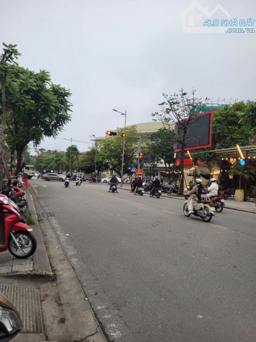 Bán biệt thự 233m2 đường 8m 30 tỷ Điện Biên Phủ, Trường An TP Huế - 4