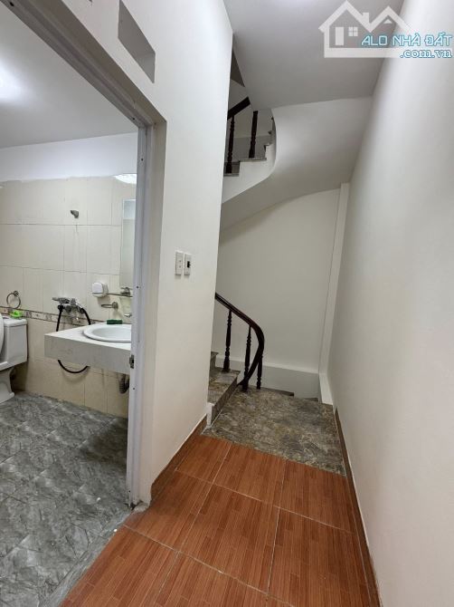 BÁN NHÀ CÁT LINH ĐỐNG ĐA 40m 5T Mt 4m GIÁ 10 TỶ NGÕ THÔNG BA GÁC TRÁNH KINH DOANH. - 4