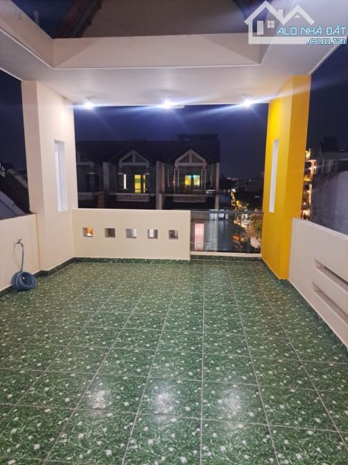 BÁN NHÀ HẺM 8M - BÌNH TRỊ ĐÔNG - BÌNH TÂN - 70M2 (4M x 18M) 4 TẦNG BTCT - GIÁ 7.x TỶ - 4