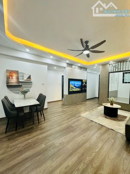 MẶT PHỐ LỤA LÀ GẤM VÓC PHÙNG KHẮC KHOAN_PHỐ CỔ HAI BÀ_MẶT TIỀN RỘNG - 4