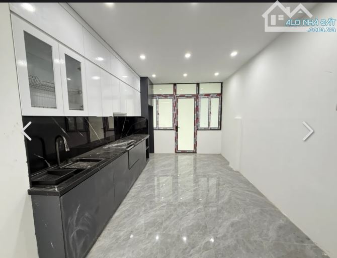 BÁN NHÀ QUẬN ĐỐNG ĐA - NGÕ THÔNG - BA GÁC TRÁNH - MỚI TINH - 38M2 X 5 TẦNG - THANG MÁY - 4