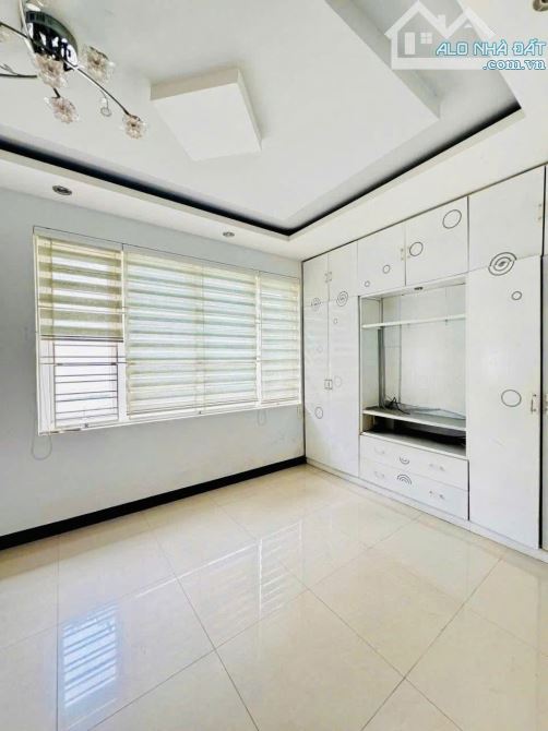 Cho thuê nhà 3 tầng kiệt đường Tiểu La, Hoà Cường Bắc. Diện tích 53m2. Giá 10 triệu - 4