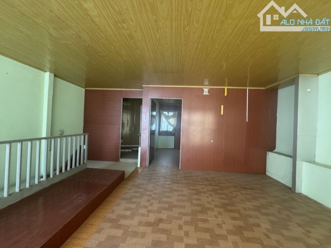 Bán đất tặng nhà 2 tầng-Thạch Bàn- lô góc -ba mặt thoáng -mặt tiền siêu rộng - ô tô vào nh - 4