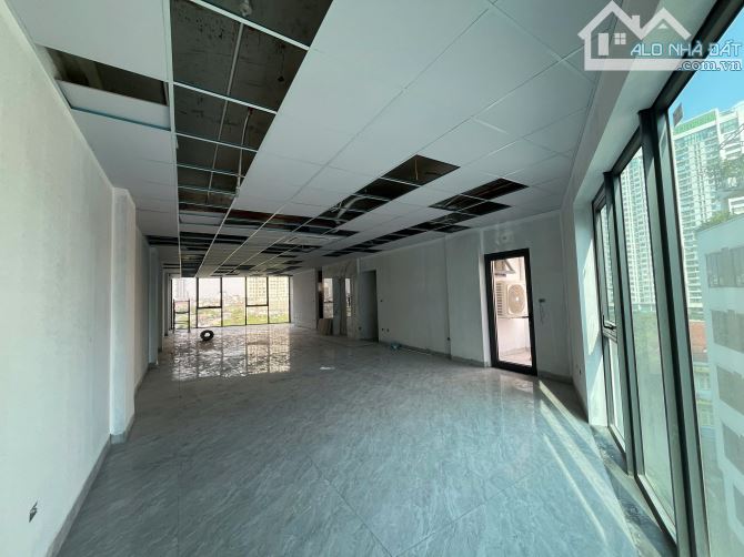 Cho thuê văn phòng tại Nguyễn Xiển - Mới Toanh DT 140m2 ô tô đỗ cửa, giá rẻ - 4