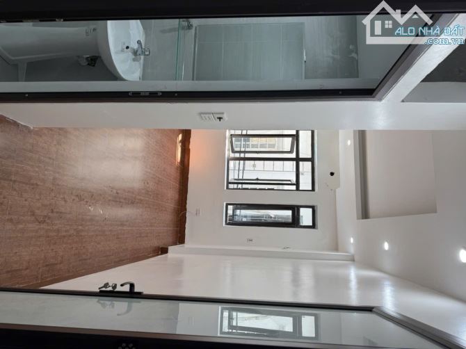 Nhà đẹp long lanh chỉ việc vào ở, vị trí trung tâm cần tiền gấp nên chủ nhà cần bán - 4