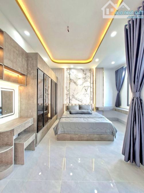Căn nhà đẹp siêu rộng ngay Phạm Văn Hai, Tân Bình. Giá: 3 Tỷ 290 / 70m2. SHR, hẻm thông - 4