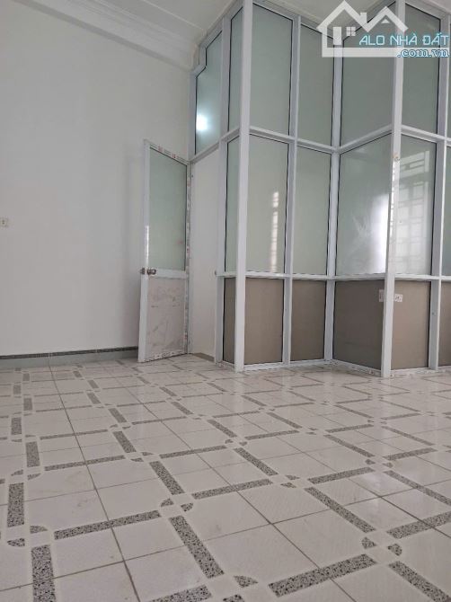VĨNH HƯNG , 30M² , NGÕ THOÁNG , GẦN Ô TÔ , MẶT TIỀN LỚN , Ở NGAY , GIÁ ĐẦU TƯ , 5,1 TỶ - 4