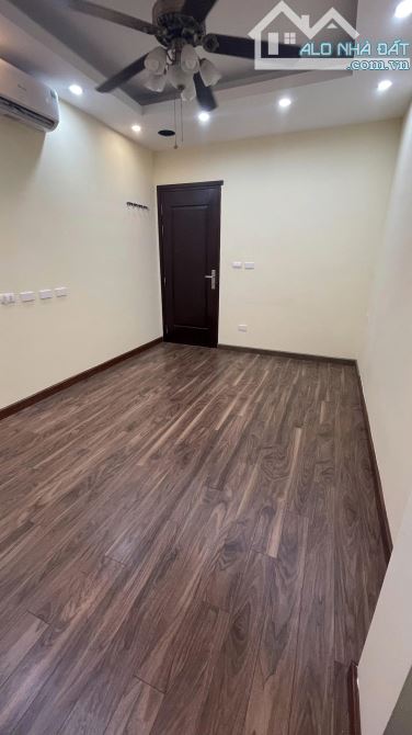 Cho thuê văn phòng đường Mỹ Đình, 60 m2/tầng, sàn chia 2 phòng làm việc, điều hoà, sàn gỗ - 4