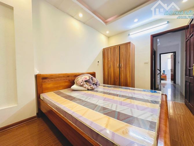 Phân lô Núi Trúc, 28m, 5 tầng, 10m ô tô tránh, Giá 7.3 tỷ.Khẳng định ko có căn thứ 2 - 4