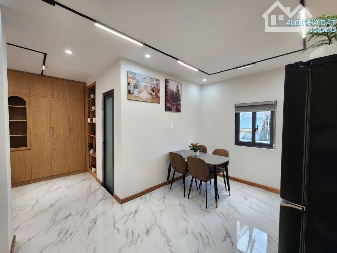 Toà CHDV - AirBnB thu nhập 250 triệu/tháng. DT: 8x20,5m. Hẻm VIP Bến Thành- Đông khách DL - 4