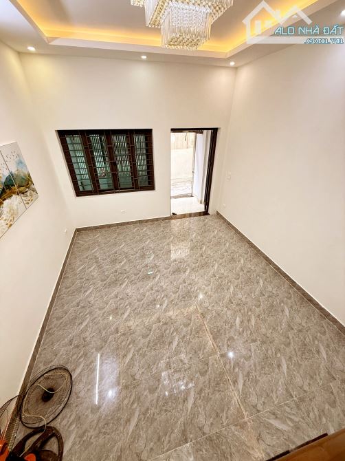 BÁN NHÀ PHÂN LÔ TÔ VĨNH DIỆN- dt 60mX 4 tầng- 2 thoáng- 15M ra oto tránh. - 4