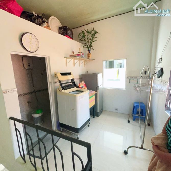 NHÀ 2 TẦNG TT NHA TRANG CHỈ 1,8 TỶ Hẻm xe máy, cách đường Hoàng Văn Thụ 50M.DT 43M - 4