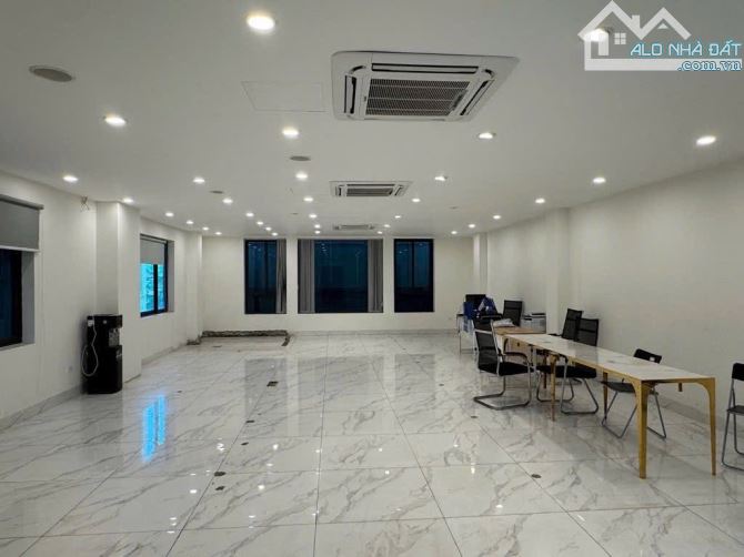 BÁN TOÀ VĂN PHÒNG MẶT PHỐ TRẦN VỸ 120m2 - 10T THANG MÁY - MT 8m - 90 TỶ - HẦM - KINH DOANH - 4