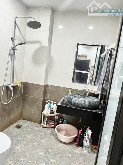 Bán nhà Đống Đa - Láng Hạ 31m2 x 5 tầng, MT 5.4m, giá 11.9 tỷ, 50m ra phố, ô tô đỗ cửa - 4