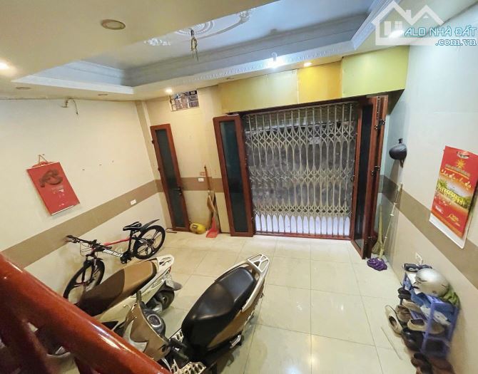 Bán ccmn Cầu Giấy- 46m- ô tô g- thang máy- đủ PCCC - 9 pkk- DT hơn 500tr/n- 9 tỷ hơn - 4