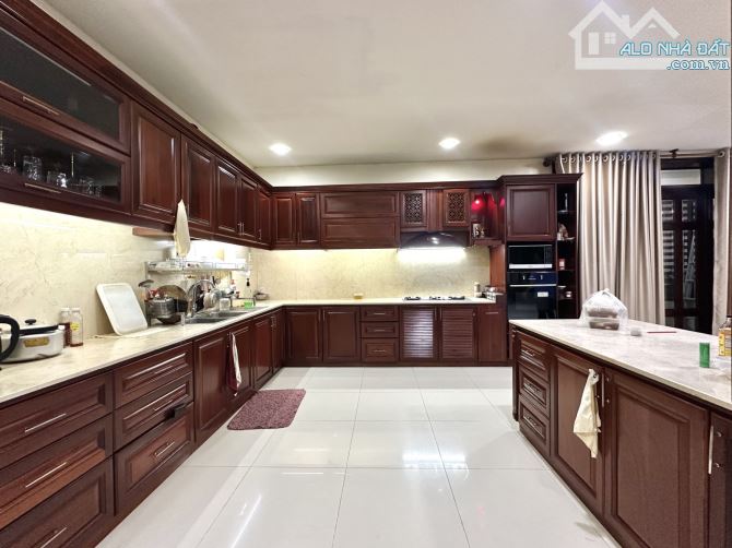 Bán Biệt thự Phú Nhuận - 175m2 - ngang 7.9m - 1 đời chủ - 4