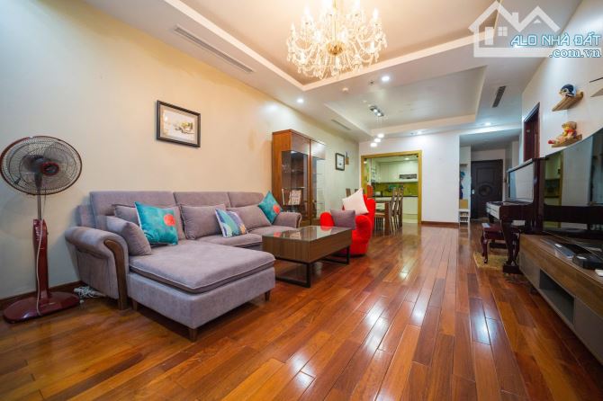 Căn to giá rẻ tại ROYAL CITY giá đẹp nhà tầng cao . - 4