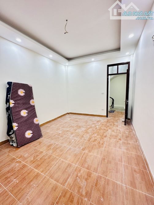 SIÊU PHẨM PHÂN LÔ – 5 TẦNG MỚI – NGÕ RỘNG THOÁNG – CÁCH Ô TÔ CHỈ 40M – NGUYỄN KHOÁI - 4