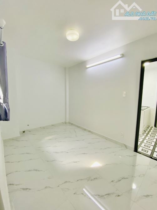 HẺM 6M XE HƠI ĐỖ CỬA, SÁT QUẬN 7, 50M2, 4PN, NHÀ ĐẸP 4 TẦNG TẶNG HẾT NỘI THẤT, CHỈ 6.1 TỶ - 4