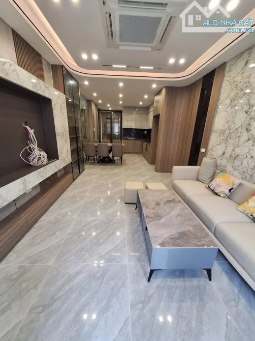 NHÀ ĐẸP PHỐ BỒ ĐỀ, HỒNG TIẾN - LONG BIÊN - 6 TẦNG THANG MÁY - GARA 2 Ô TÔ - FULL NỘI THẤT. - 4