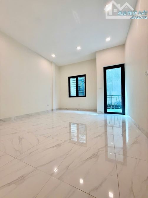 Phố Tô Vĩnh Diện - Thanh Xuân - 20M RA ĐƯỜNG Ô TÔ - NHÀ DÂN XÂY CHẮC CHẮN -60m2  x 5 TẦNG - 4