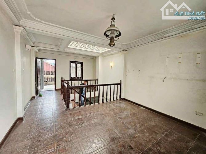 💥NGUYỄN CHÍ THANH - KHU PHÂN LÔ DÂN XÂY - 2 MẶT THOÁNG - Ô TÔ DỪNG ĐỖ - GẦN PHỐ - DT 42 M - 4